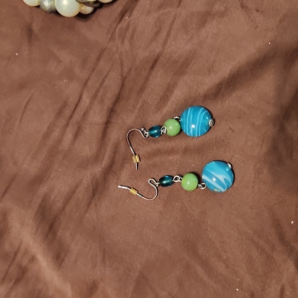 JEWELRY BUNDLE 4 pairs of earrings an4 bracelets.  New York & Co and marleylily - Picture 5 of 9